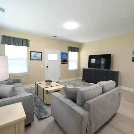 Cottage On 10Th Cozy Retreat Near Downtown & Beach