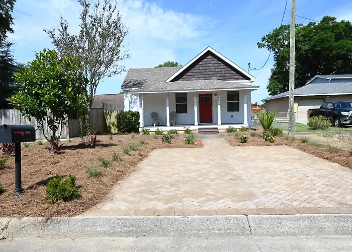 On 10th Cozy Retreat Near Downtown & * Pensacola