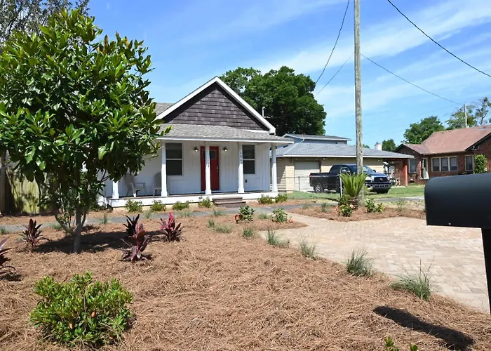 On 10th Cozy Retreat Near Downtown & * Pensacola