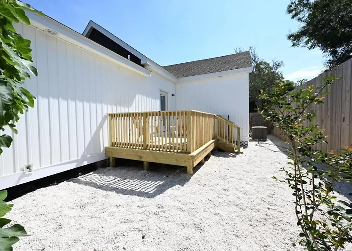 Holiday home On 10th Cozy Retreat Near Downtown & Pensacola