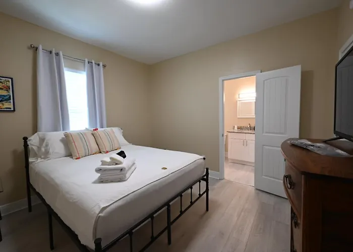 On 10th Cozy Retreat Near Downtown & *