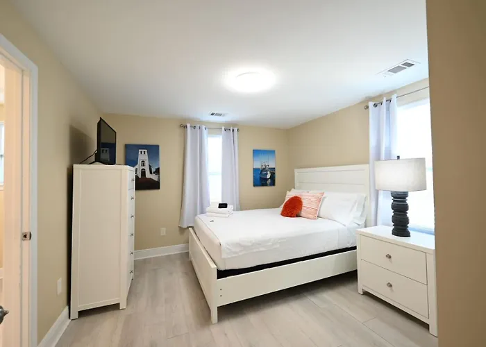 On 10th Cozy Retreat Near Downtown & Holiday home