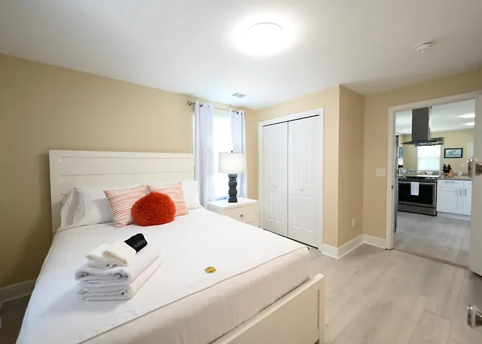 On 10th Cozy Retreat Near Downtown & Pensacola