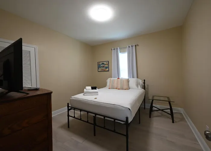 On 10th Cozy Retreat Near Downtown & Holiday home
