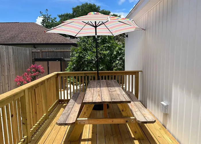 Holiday home On 10th Cozy Retreat Near Downtown &