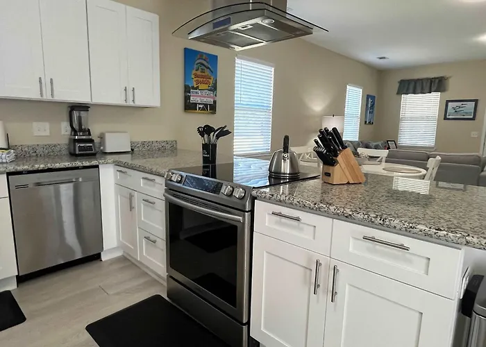 On 10th Cozy Retreat Near Downtown & * Pensacola