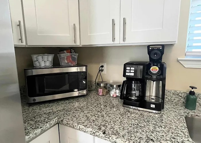 Holiday home On 10th Cozy Retreat Near Downtown & Pensacola