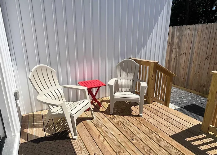 Holiday home On 10th Cozy Retreat Near Downtown & *