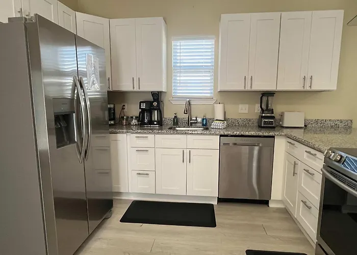 On 10th Cozy Retreat Near Downtown & Holiday home