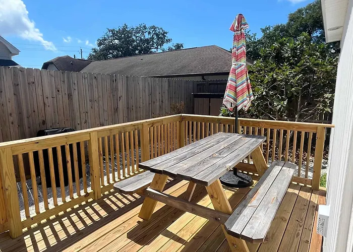 Holiday home On 10th Cozy Retreat Near Downtown & *