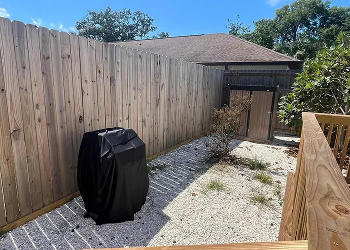On 10th Cozy Retreat Near Downtown & Pensacola